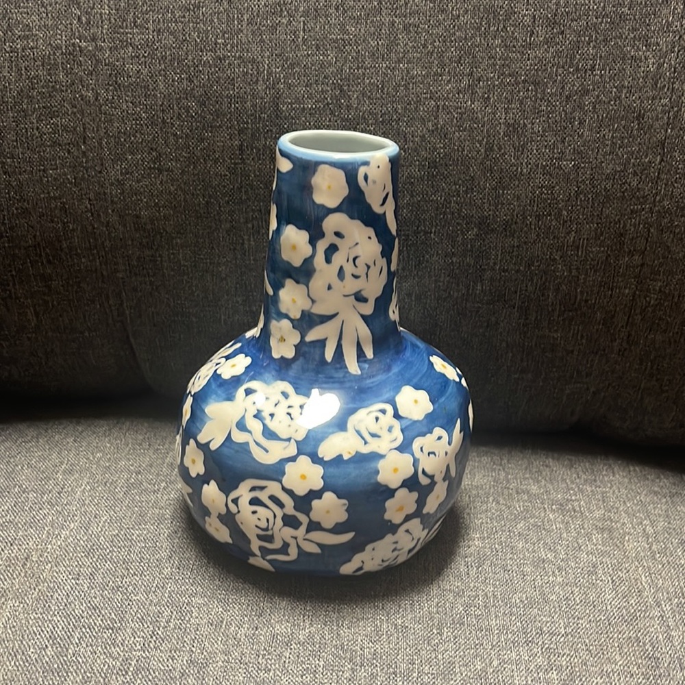 Anthropologie Welcome Spring Vase - Picture 8 of 11